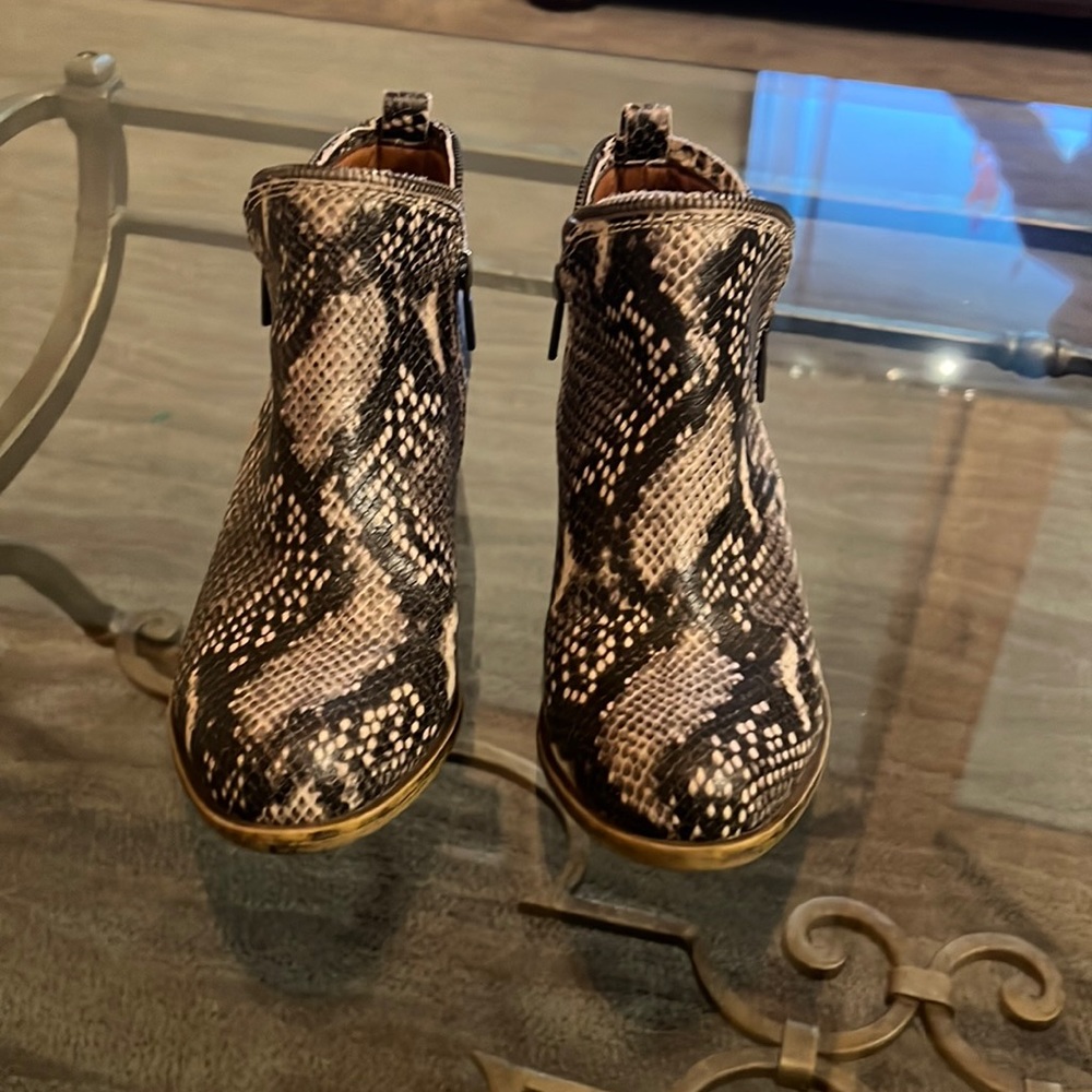 Lucky ankle boots